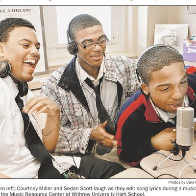 Teens at Withrow University High School editing song lyrics, from the 2009 Cincinnati Enquirer front page